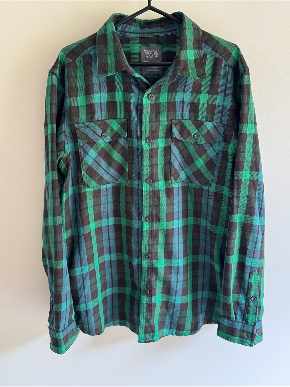 mountain hardware green plaid flannel button down size large